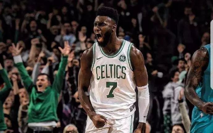  杰伦布朗砍下生涯新高凯尔特人大胜魔术队