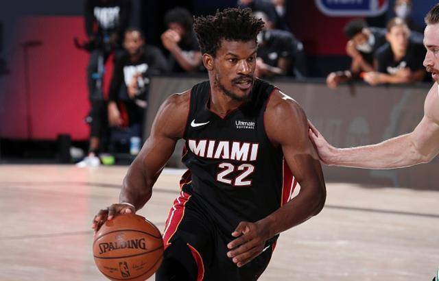  巴特勒带伤作战贡献二十五加十，热火险胜绿军