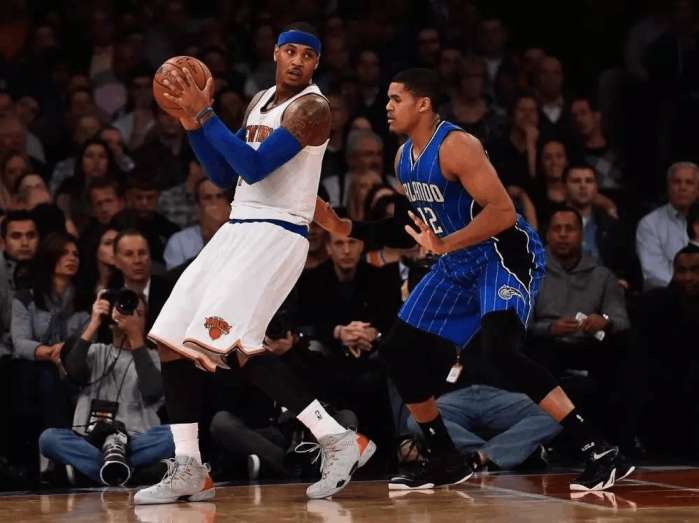  蒙彼利埃中场调度掌控比赛节奏